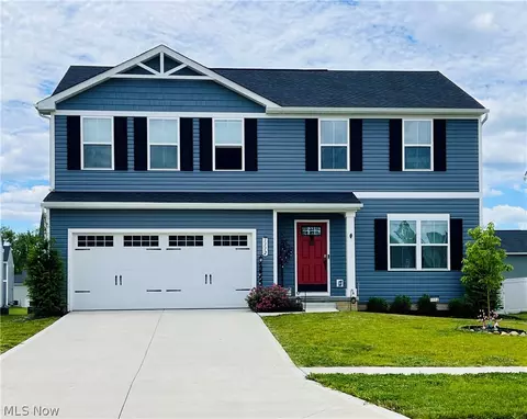 1112 Hidden Lake Blvd, Akron, OH 44312