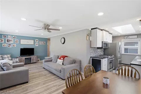 10860 Aaron Dr, Parma, OH 44130 photo 11