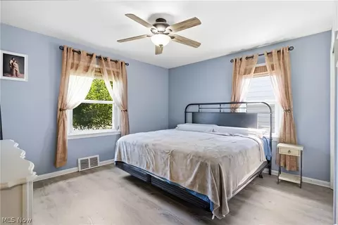 Bedroom - 10860 Aaron Dr, Parma, OH 44130 photo 4 of 5