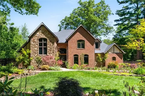 1920 Stockbridge Rd, Akron, OH 44313