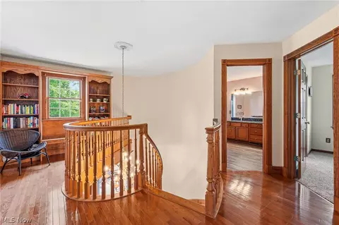 Entry Way - 548 Appomattox Ct, Lagrange, OH 44050 photo 6 of 6