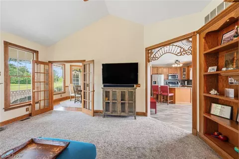 Entry Way - 548 Appomattox Ct, Lagrange, OH 44050 photo 4 of 6