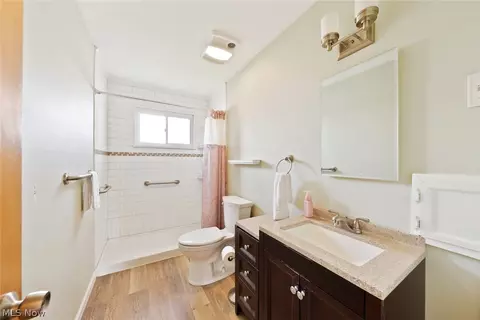 Bath - 6130 Smith Rd, Brook Park, OH 44142 photo 1 of 2