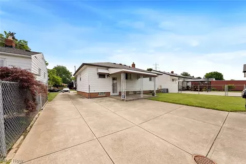 Exterior - 6130 Smith Rd, Brook Park, OH 44142 photo 3 of 6