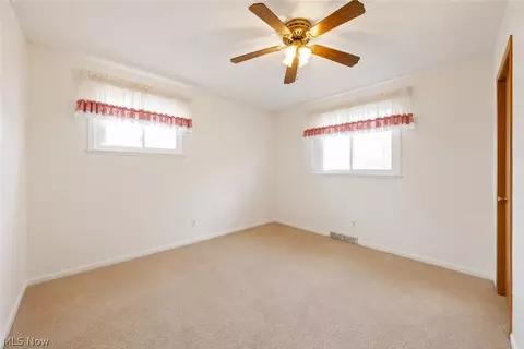 Bedroom - 6130 Smith Rd, Brook Park, OH 44142 photo 2 of 7