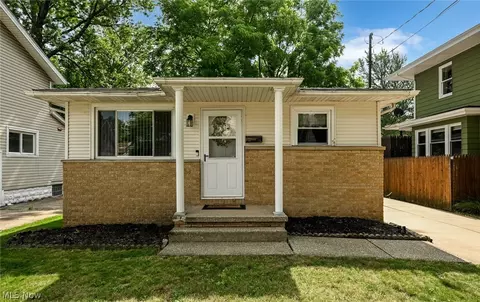51 Devonshire Dr, Akron, OH 44312