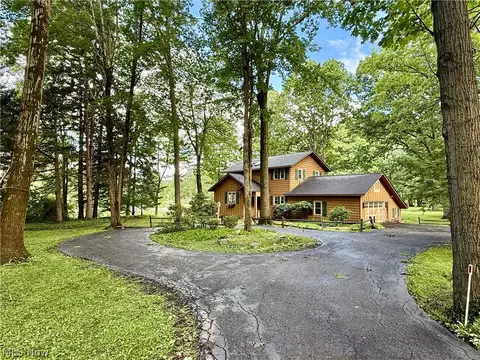 17956 Elliott Dr, Chagrin Falls, OH 44023