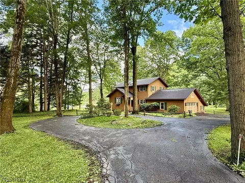 17956 Elliott Dr, Chagrin Falls, OH 44023