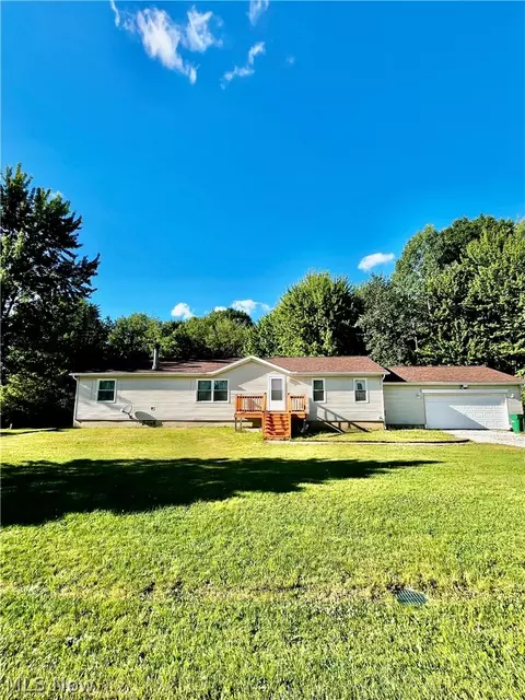 1324 Lake Vue Dr, Roaming Shores, OH 44085