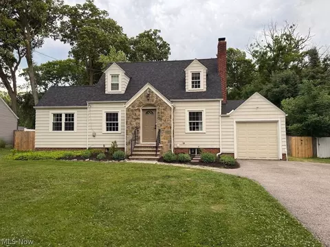 2350 Hillside Rd, Seven Hills, OH 44131
