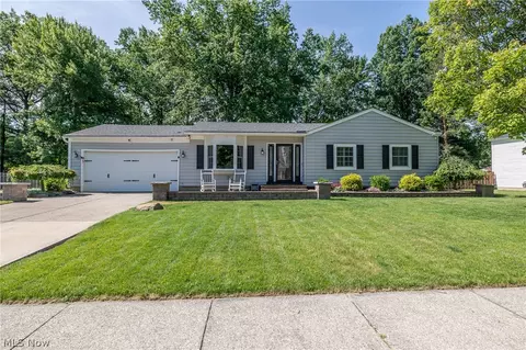 26905 Southwood Ln, Olmsted Twp, OH 44138