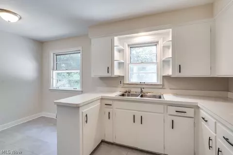 Kitchen - 344 E 250th St, Euclid, OH 44132 photo 1 of 6
