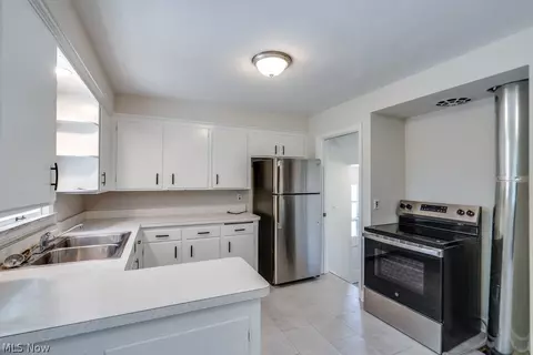 Kitchen - 344 E 250th St, Euclid, OH 44132 photo 3 of 6