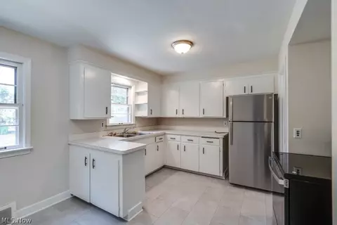 Kitchen - 344 E 250th St, Euclid, OH 44132 photo 5 of 6