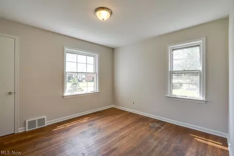 Bedroom - 344 E 250th St, Euclid, OH 44132 photo 2 of 4