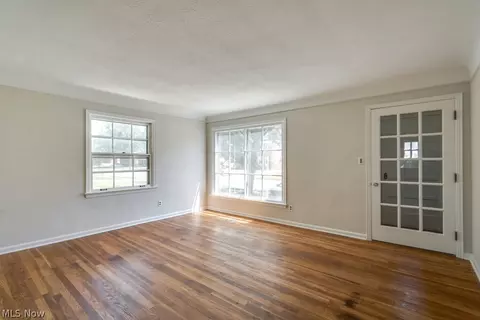 Living - 344 E 250th St, Euclid, OH 44132 photo 1 of 5