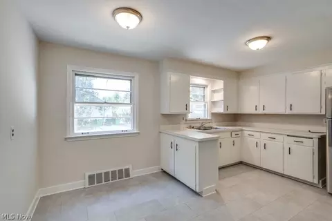 Kitchen - 344 E 250th St, Euclid, OH 44132 photo 6 of 6