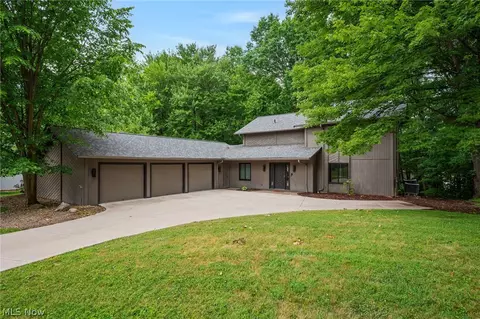 10934 Fawn Meadow Ln, Strongsville, OH 44149