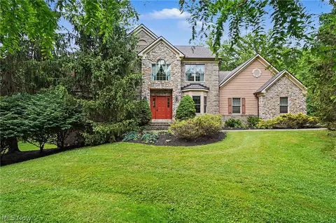 11440 Glenmora Dr, Chardon, OH 44024