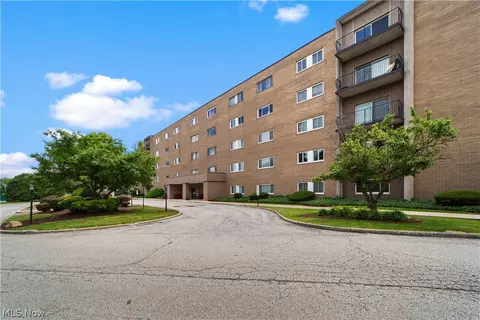 20333 Detroit Rd #512B, Rocky River, OH 44116