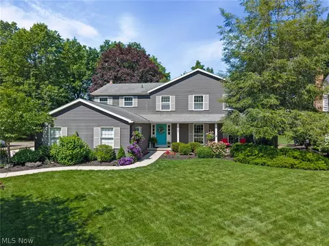 560 Marvis Dr, Bay Village, OH 44140