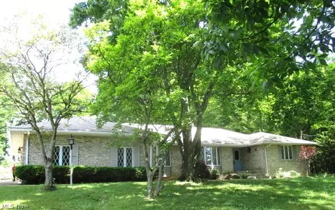 3916 Fairway Dr, Canfield, OH 44406