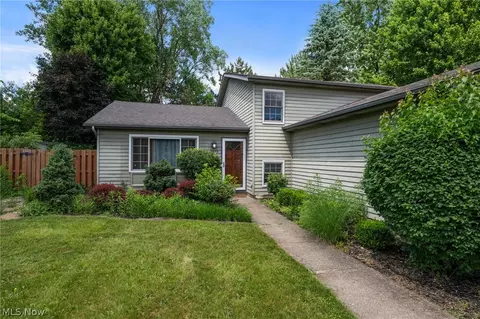9539 Glencairn Ln, Olmsted Falls, OH 44138
