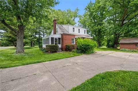 1808 W Comet Rd, New Franklin, OH 44614