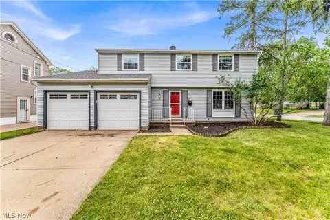 47 Southwick Dr, Bedford, OH 44146