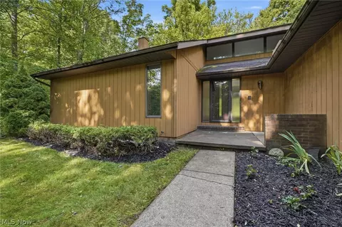 6294 Cheryl Pl, Painesville, OH 44077