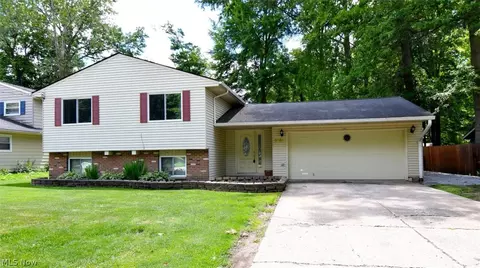 5454 Barton Rd, North Olmsted, OH 44070