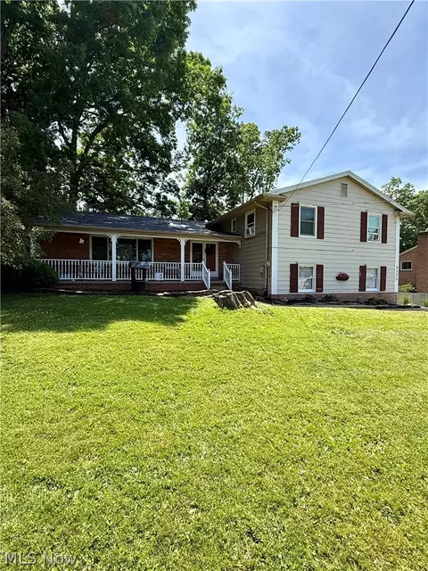 8524 Sleepy Hollow Dr NE, Warren, OH 44484