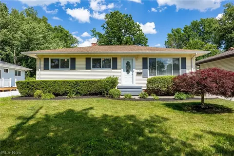319 Erieview Blvd, Sheffield Lake, OH 44054