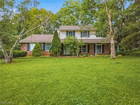 2211 Hunting Valley St NW, North Canton, OH 44720