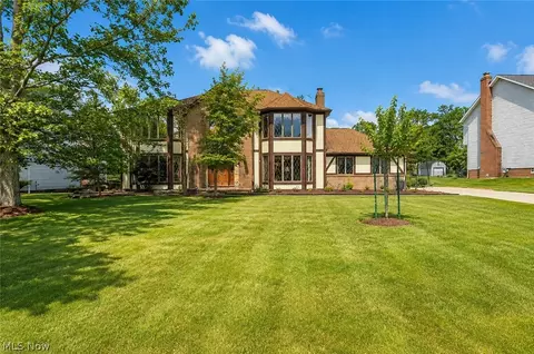 10037 Jamestown Dr, North Royalton, OH 44133