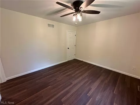 Bedroom - 43 Narcissa Ave, Struthers, OH 44471 photo 2 of 6
