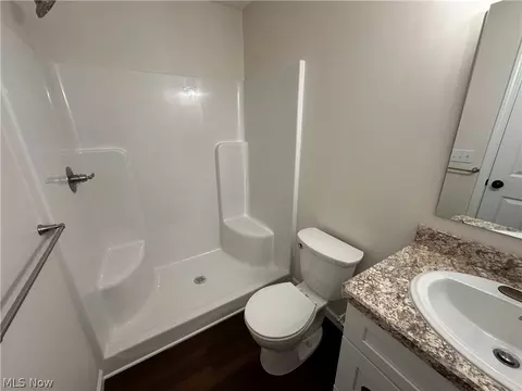 Bath - 43 Narcissa Ave, Struthers, OH 44471 photo 1 of 2