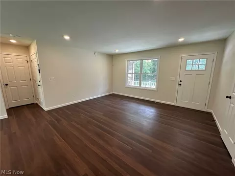 Living - 43 Narcissa Ave, Struthers, OH 44471 photo 1 of 3
