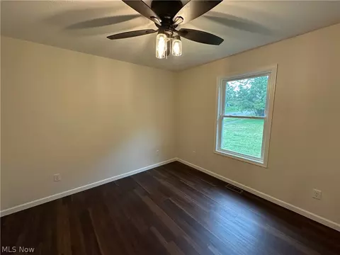 Bedroom - 43 Narcissa Ave, Struthers, OH 44471 photo 5 of 6