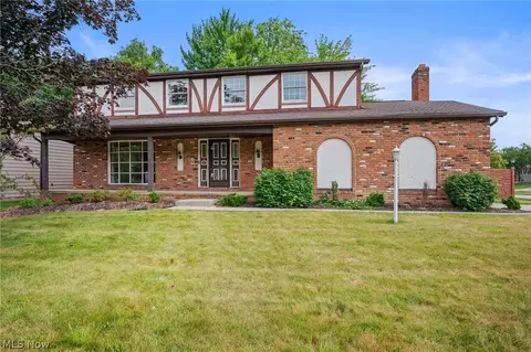6602 Night Vista Dr, Parma, OH 44129