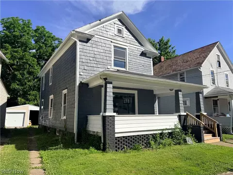 337 Lucas St, Barberton, OH 44203