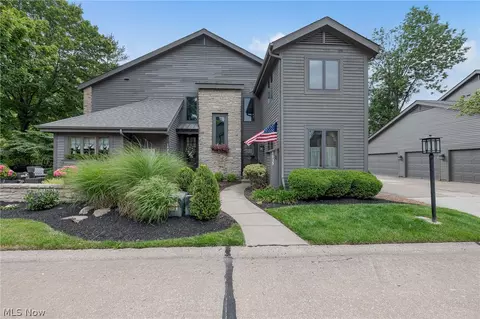 1025 Stonewood Ct, Westlake, OH 44145