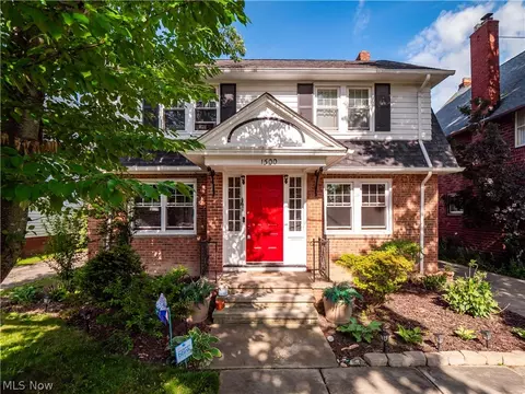 1500 Bunts Ave, Lakewood, OH 44107