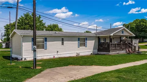 8112 East St, Adamsville, OH 43802