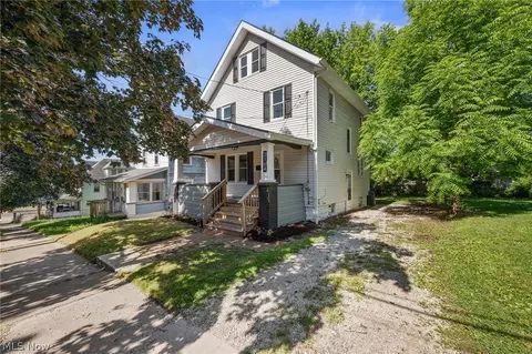 2164 11th St SW, Akron, OH 44314