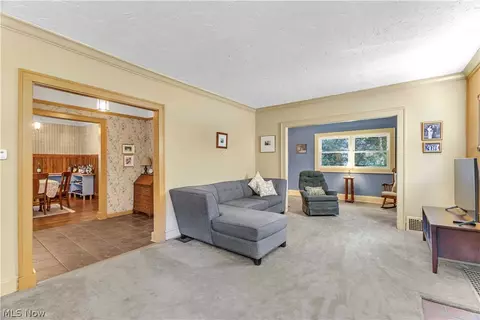 Living - 85 E 201 St, Euclid, OH 44123 photo 2 of 4