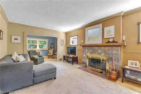 Living - 85 E 201 St, Euclid, OH 44123 photo 1 of 4
