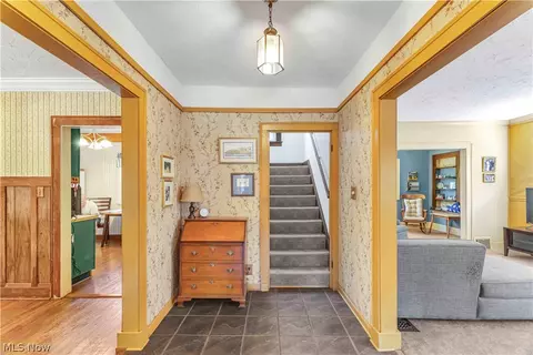 Entry Way - 85 E 201 St, Euclid, OH 44123 photo 1 of 2