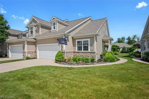 8329 Beaumont Dr, Mentor, OH 44060