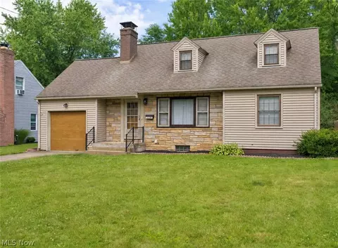 3209 Hermosa Dr, Youngstown, OH 44511